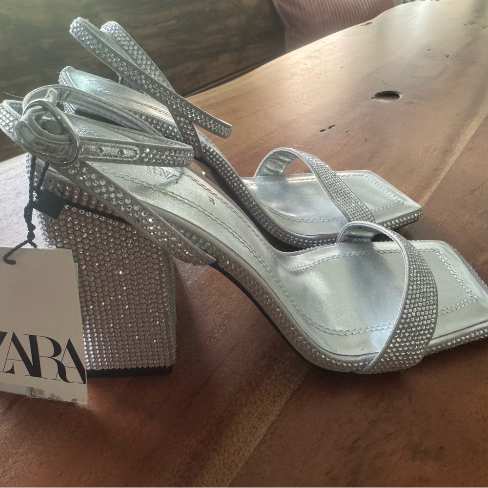 Zara Silver Sandals Sleek and Stylish